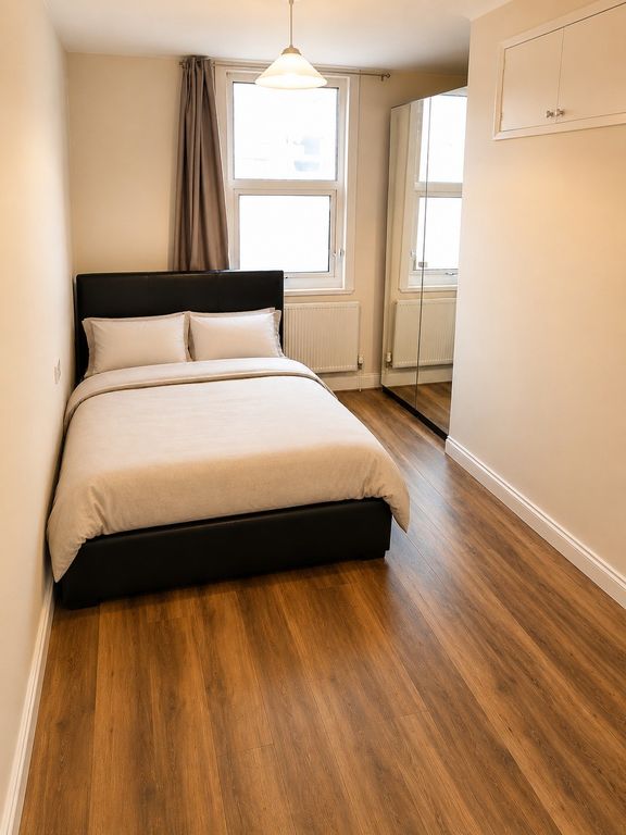 Property photo 1 of 8 Spacious Self-Contained Studio Flat Â€“ 3 Minutes From Seven Sisters Station Â€“ Â£1,350 Pcm