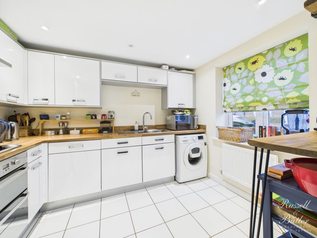 Property photo 2 of 15 Cam02127G0-Pr0363-Still031