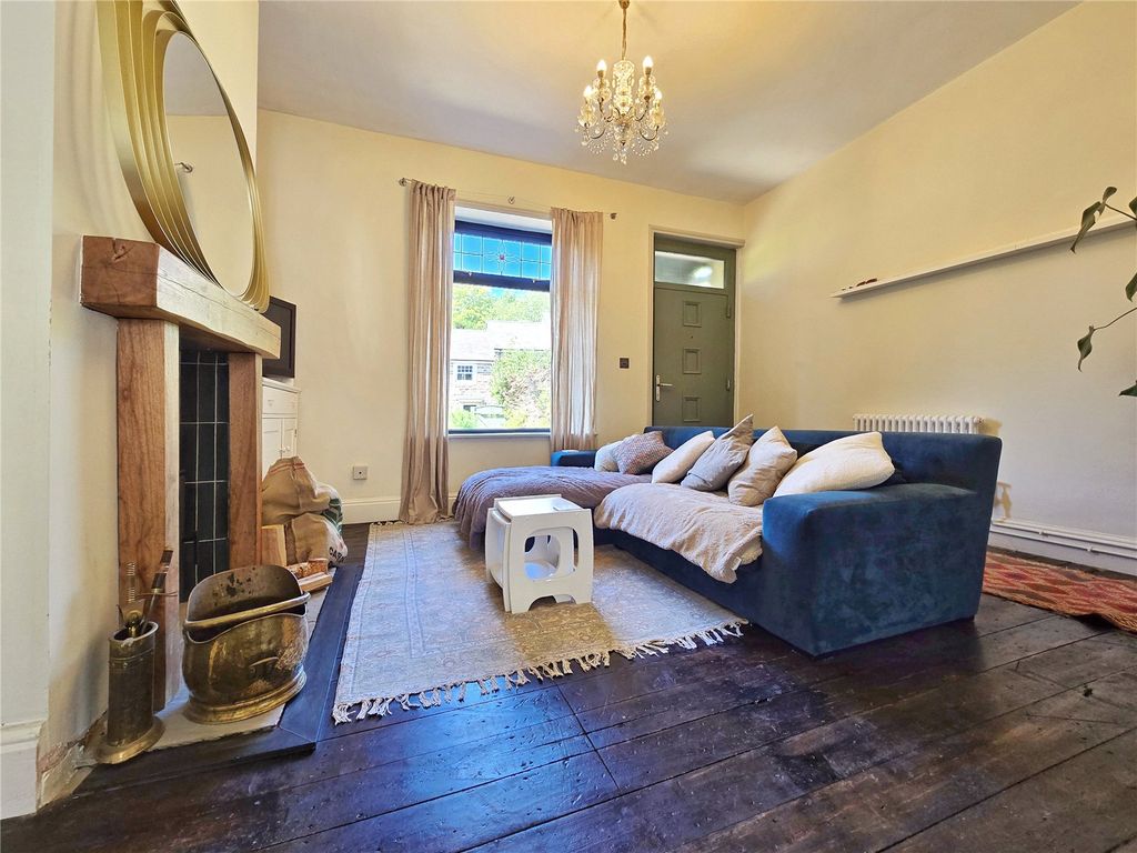 Property photo 2 of 22 Lounge