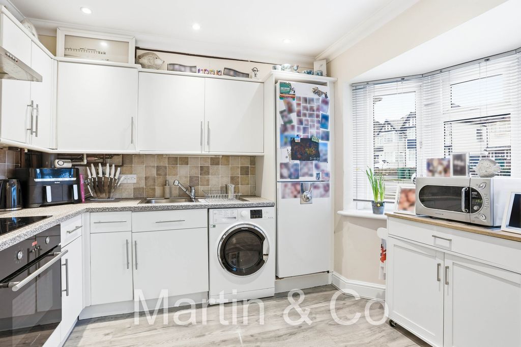 Property photo 3 of 18 1609753583 - 11