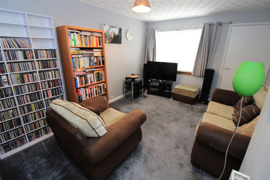 Property photo 2 of 16 Lounge
