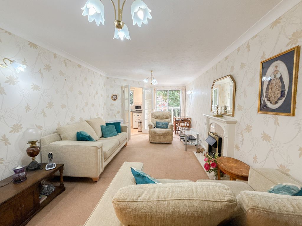 Property photo 2 of 12 Lounge