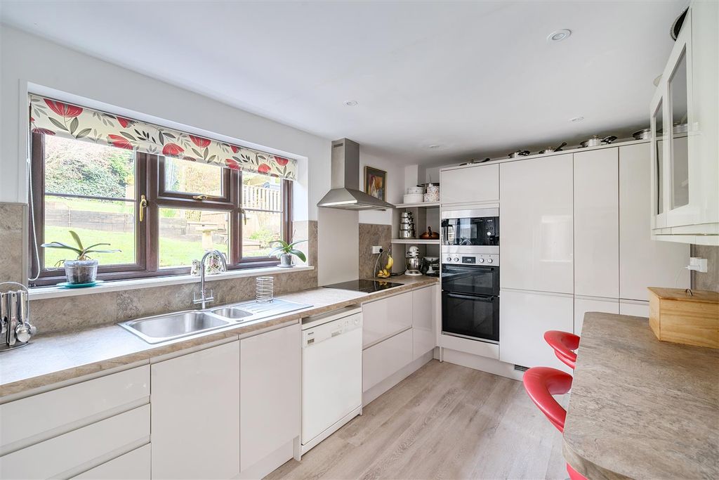 Property photo 2 of 21 Kitchen