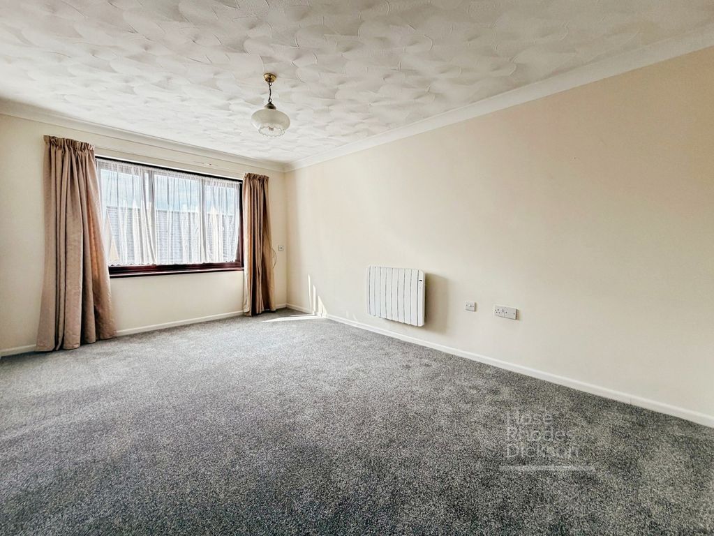 Property photo 2 of 8 Bedroom