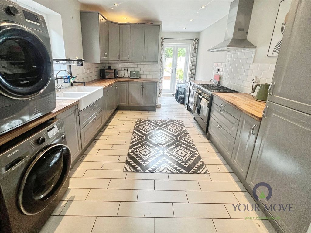 Property photo 2 of 18 Kitchen