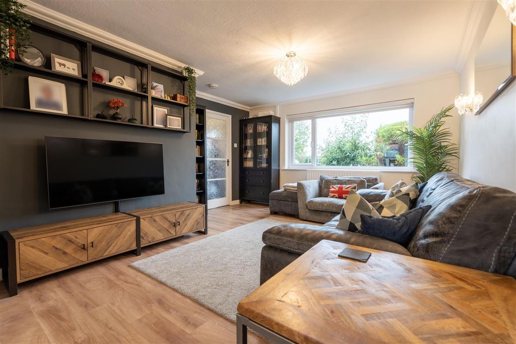 Property photo 2 of 10 Living Room / Diner