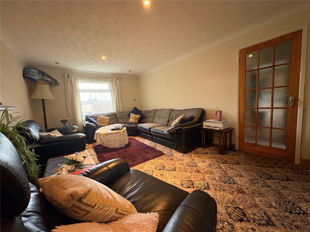 Property photo 2 of 20 Picture No. 17