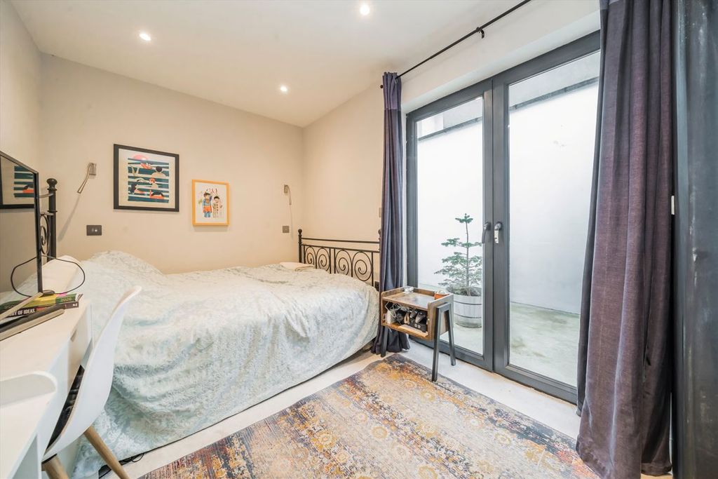 Property photo 3 of 6