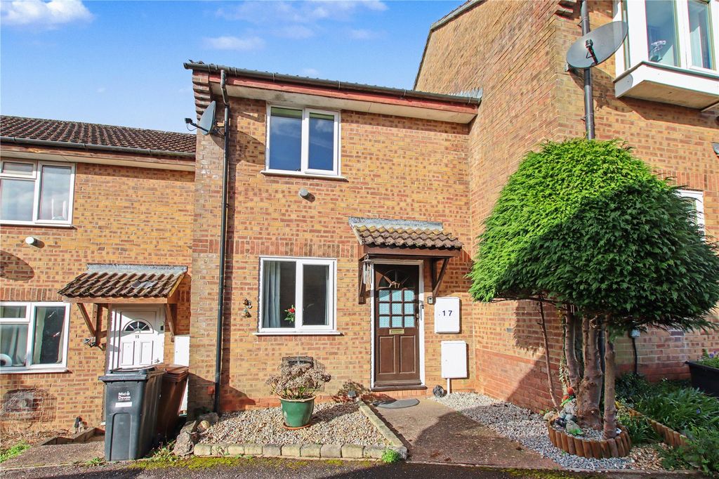 Property photo 1 of 8 17 Linden Road