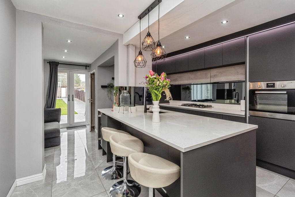 Property photo 2 of 20 Pbox-Img.Jpg