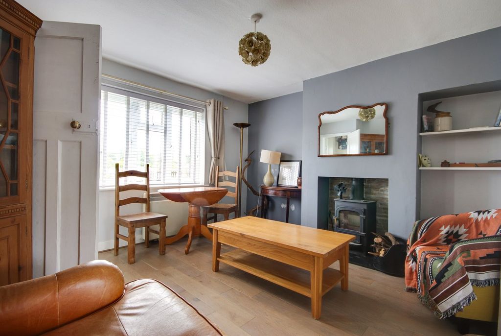 Property photo 2 of 11