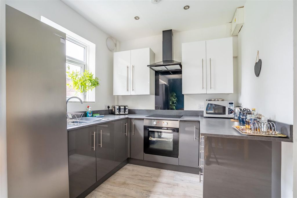 Property photo 2 of 16 Hull Road 2-6.Jpg