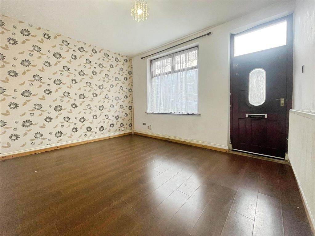 Property photo 3 of 16 Living Room