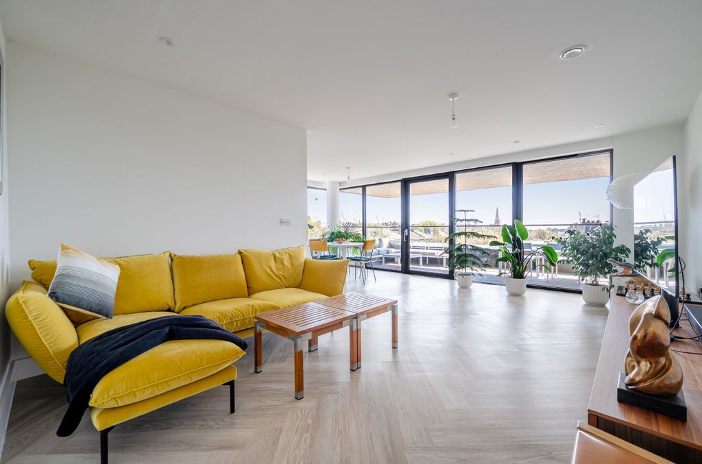 Property photo 2 of 16 1449001-13-69Ea1F...