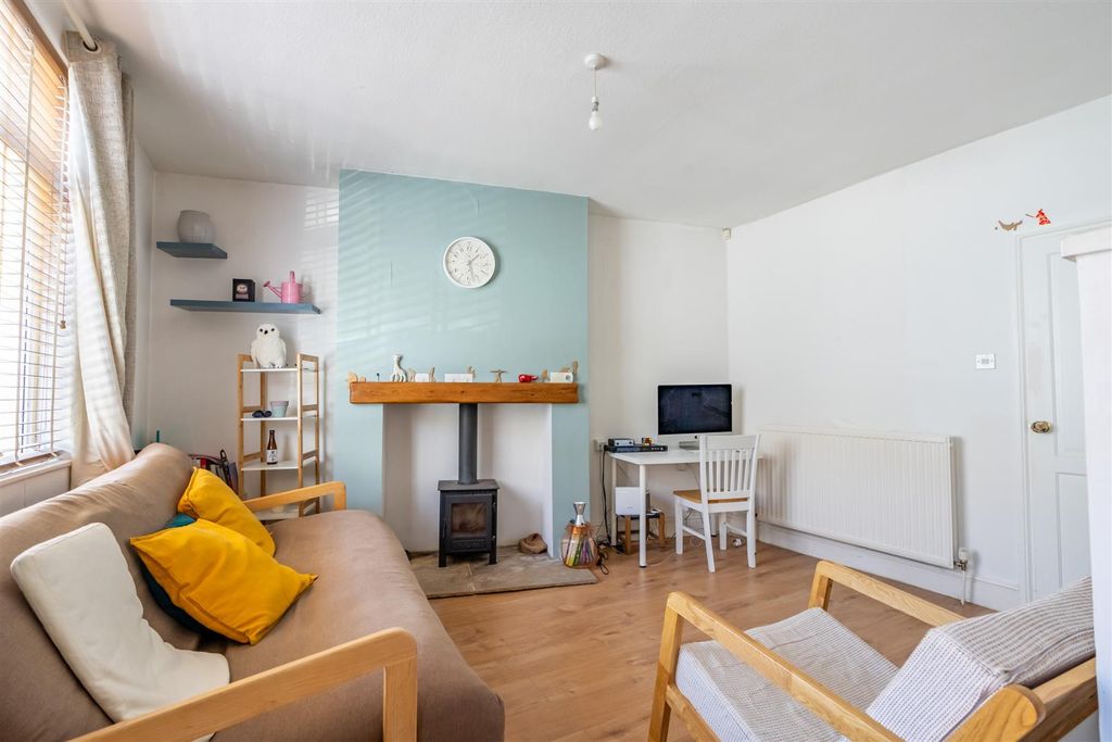 Property photo 2 of 13 Montague Street (11 Of 17).Jpg