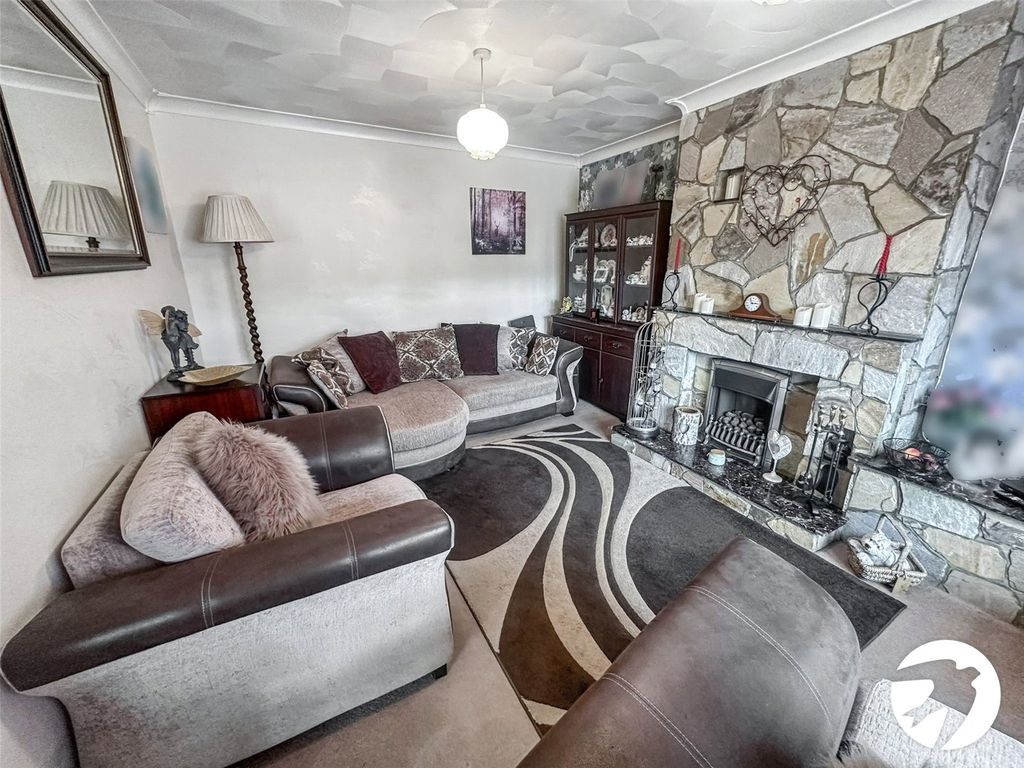 Property photo 2 of 16 Lounge
