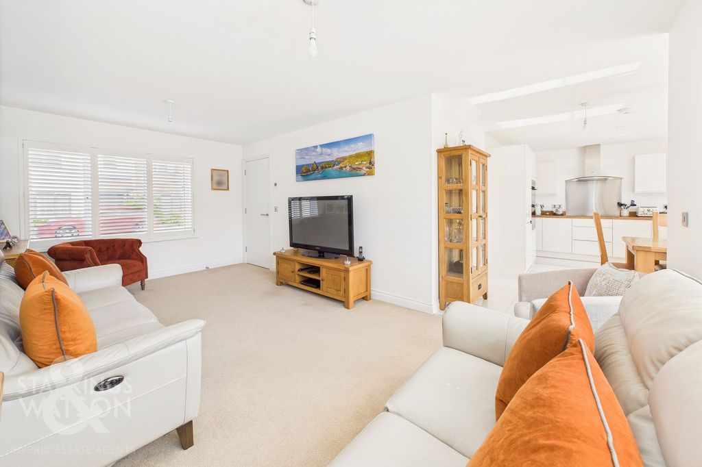 Property photo 3 of 21