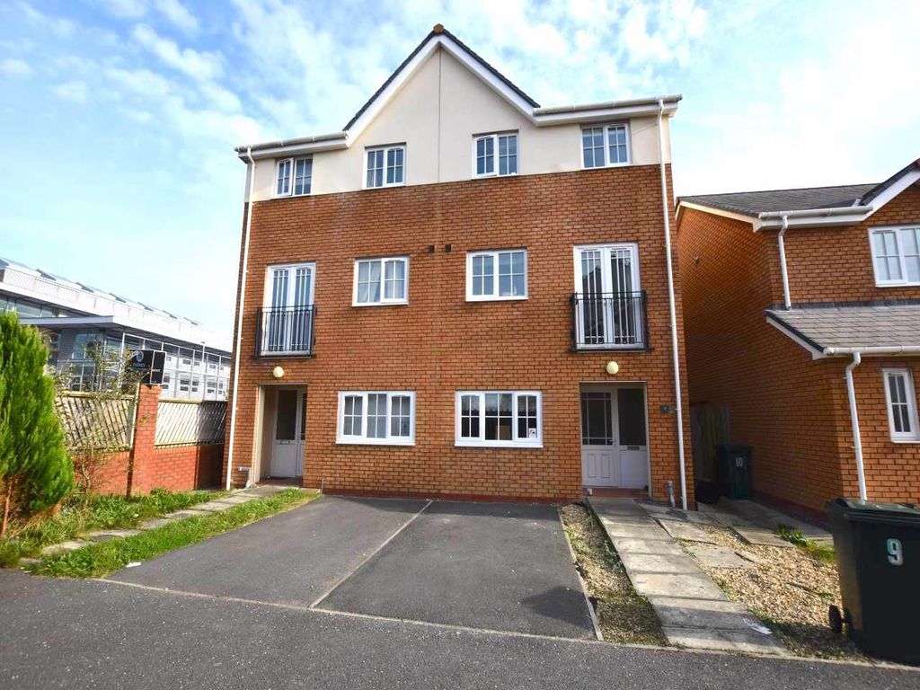 Property photo 1 of 10 Front