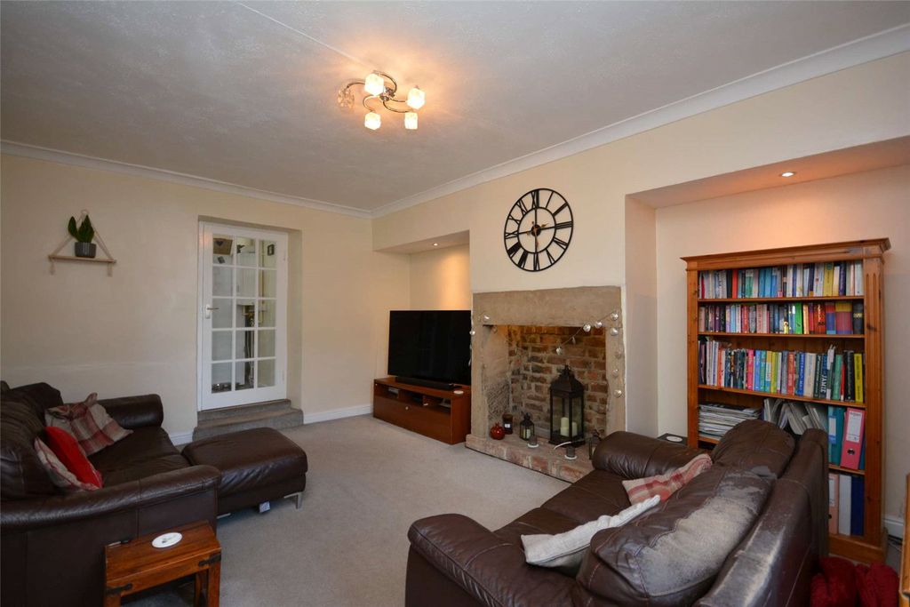 Property photo 2 of 20 Picture No. 11