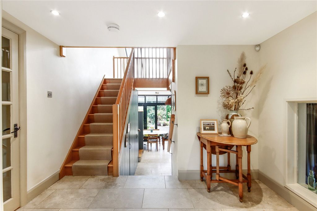 Property photo 3 of 24 Entrance Hall