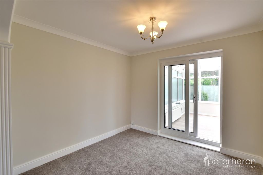 Property photo 3 of 14 Dining Room