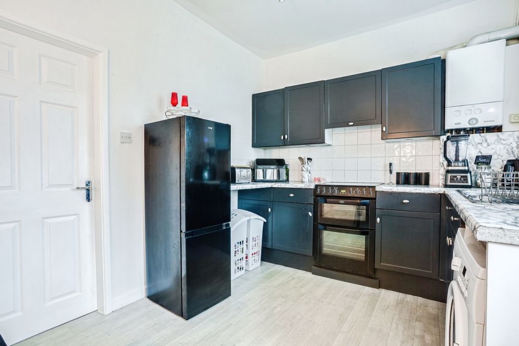 Property photo 2 of 15 Kitchen/Dining Room