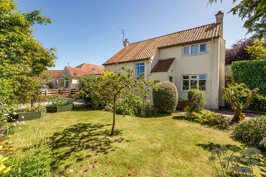 Property photo 1 of 28