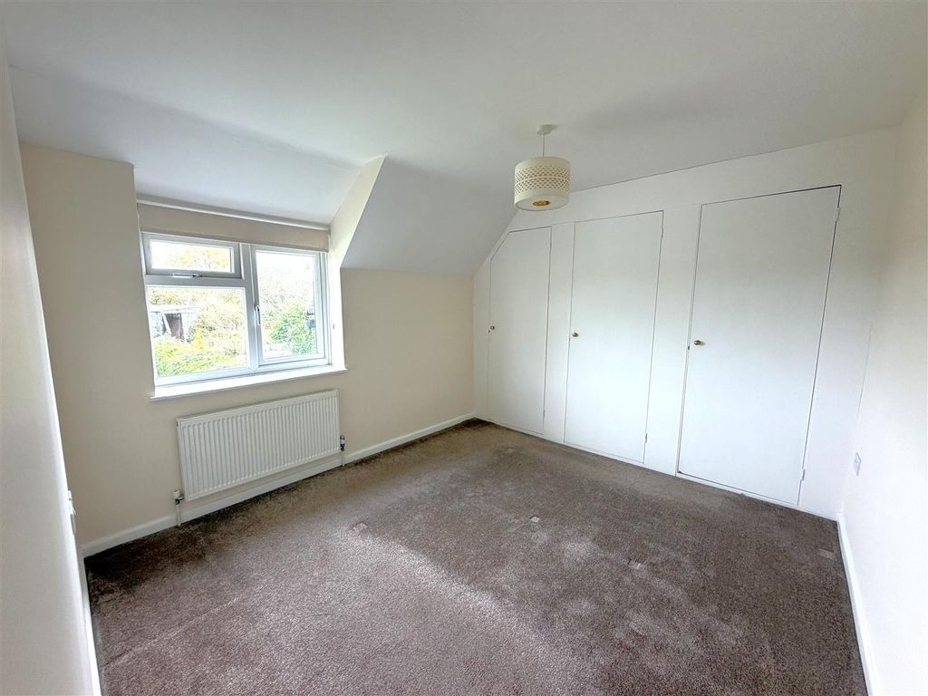 Property photo 3 of 11 Main Bedroom