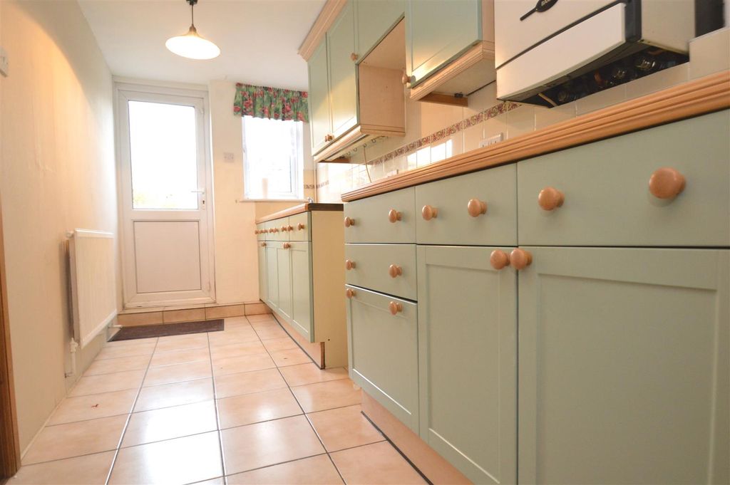 Property photo 1 of 6 Kitchen