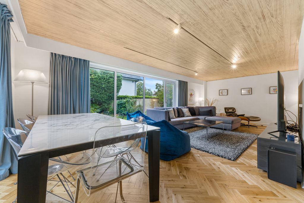 Property photo 2 of 20 Living Room