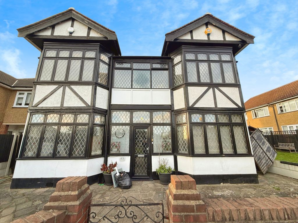 Property photo 2 of 17 71945783-Img_4386