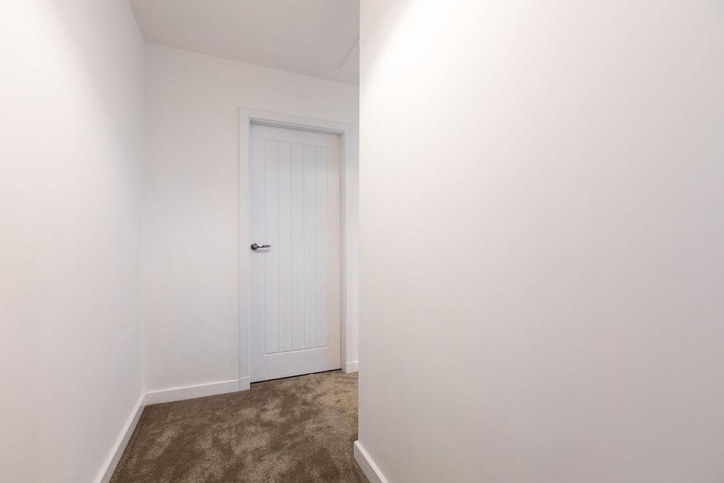 Property photo 3 of 28