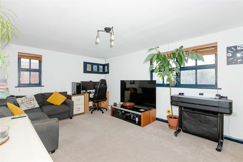 Property photo 3 of 9 Parkside_3.Jpg