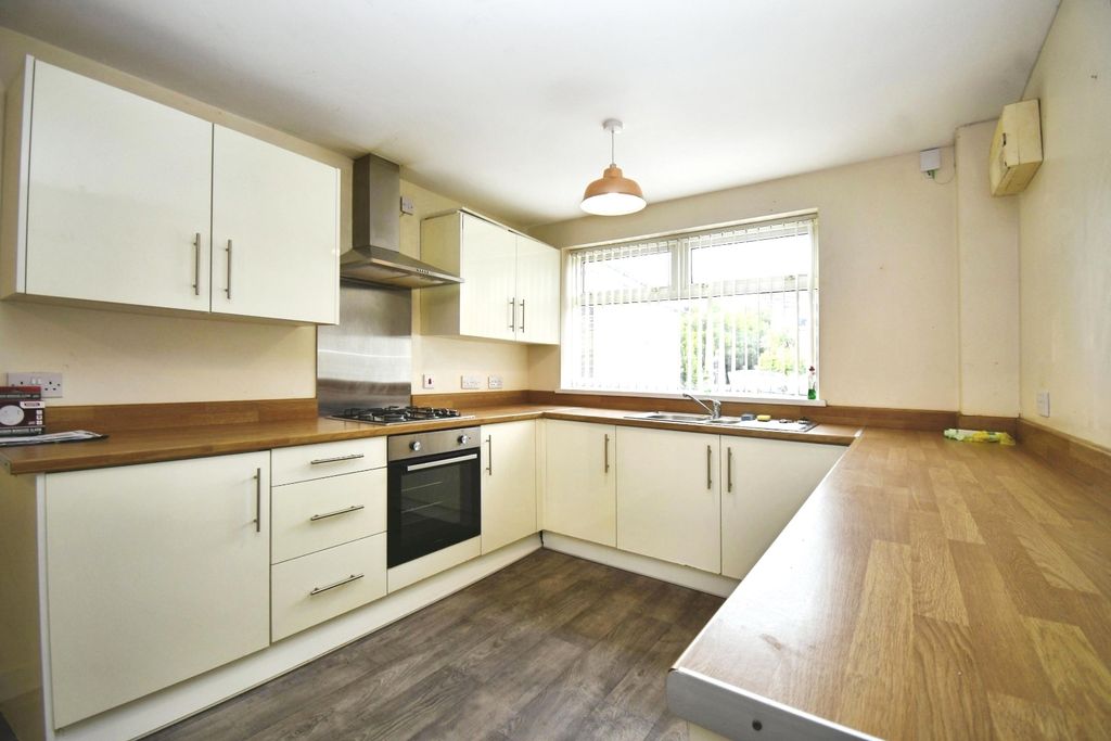 Property photo 2 of 20 Dining Kitchen