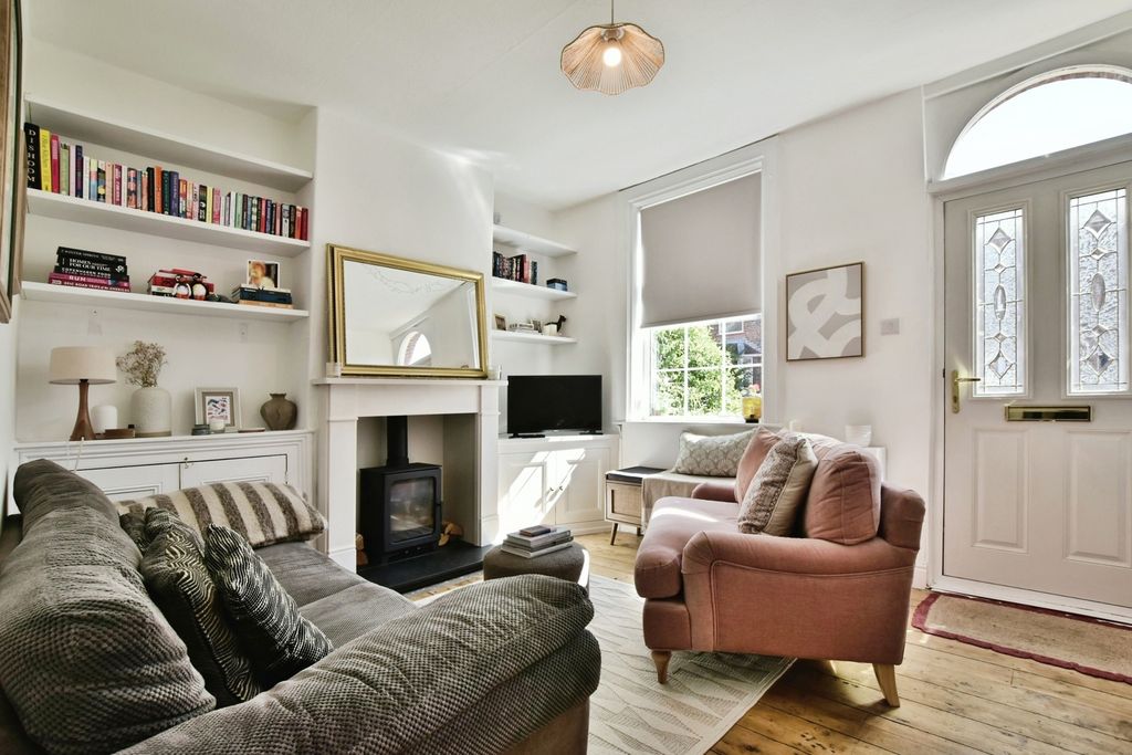 Property photo 2 of 18 Pbox-Img.Jpg