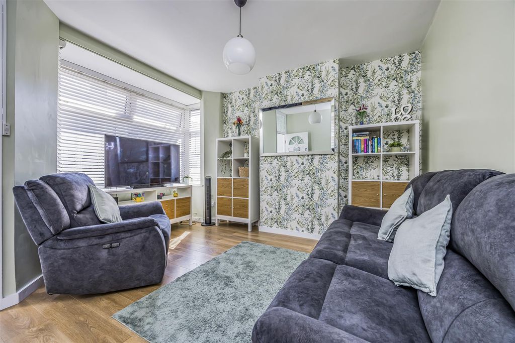 Property photo 3 of 19 43 Carnarvon Road, Fratton-Porticomarketing-Soldby