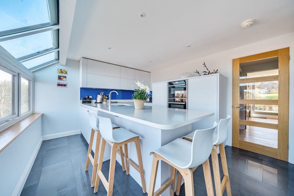 Property photo 3 of 19 Kitchen