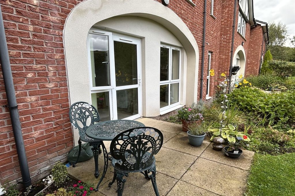 Property photo 2 of 17 Garden