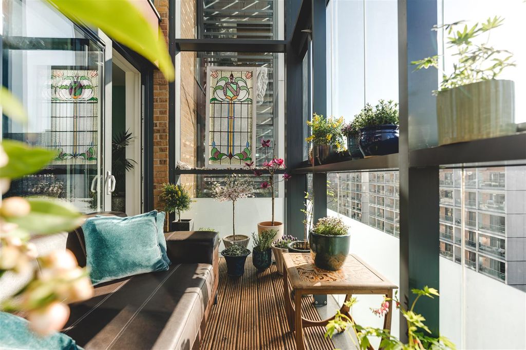 Property photo 1 of 34 Labyrinth Tower-6.Jpg