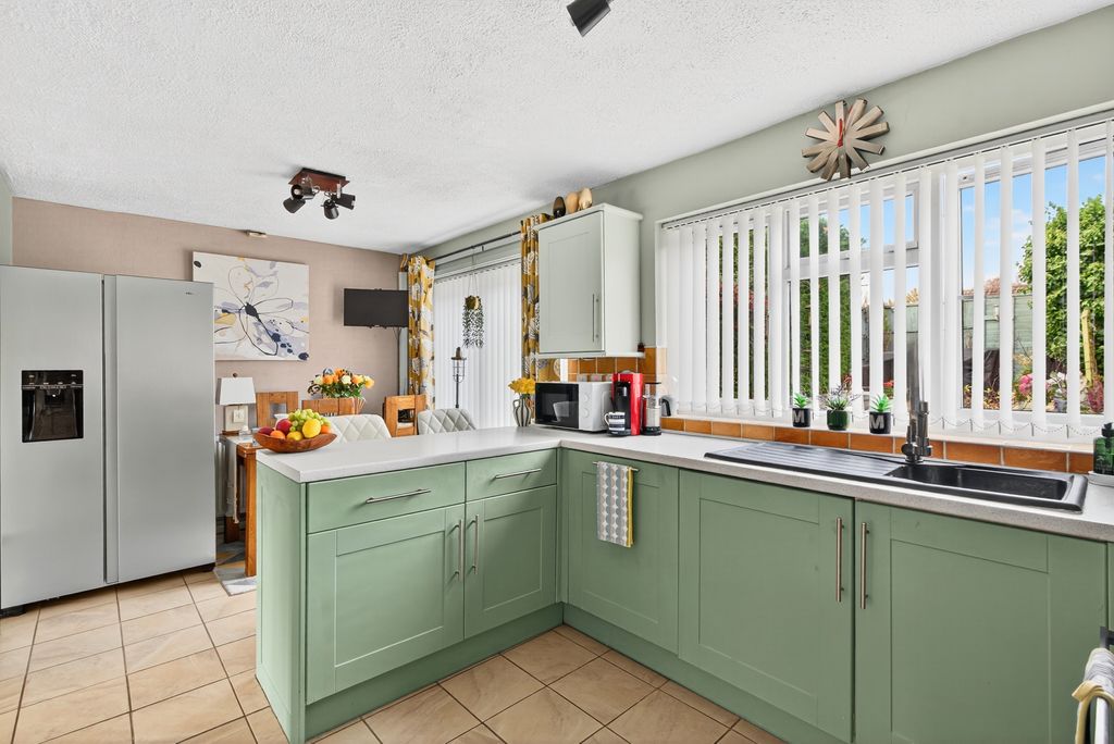 Property photo 1 of 33