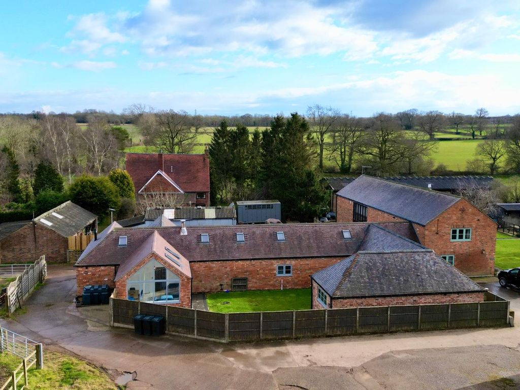 Property photo 3 of 38 Oak Barn