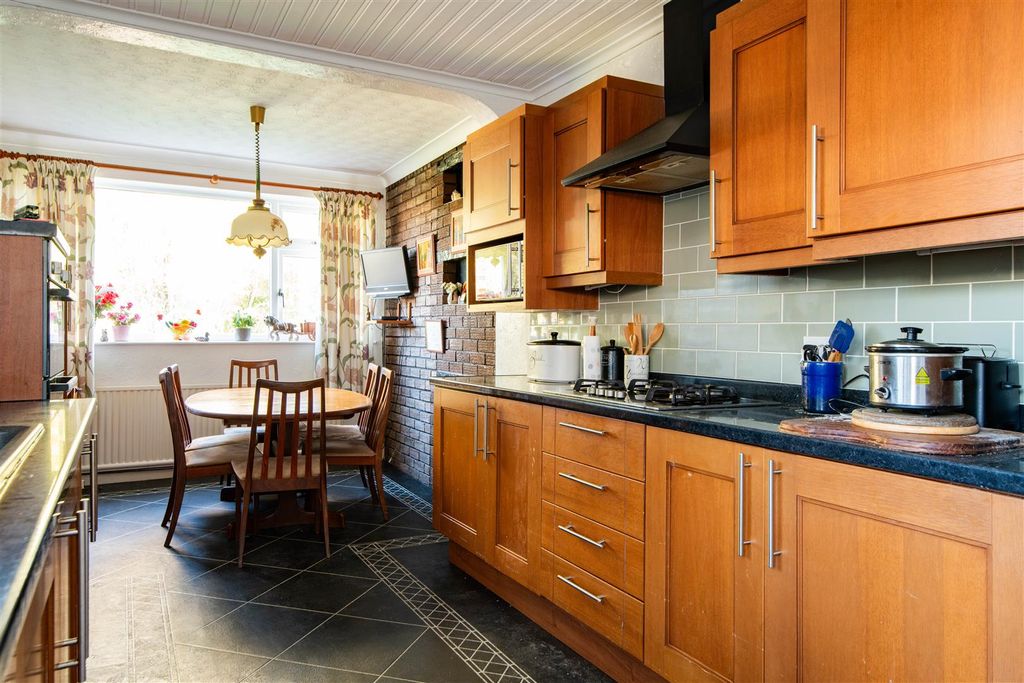 Property photo 3 of 14 Kitchen / Diner