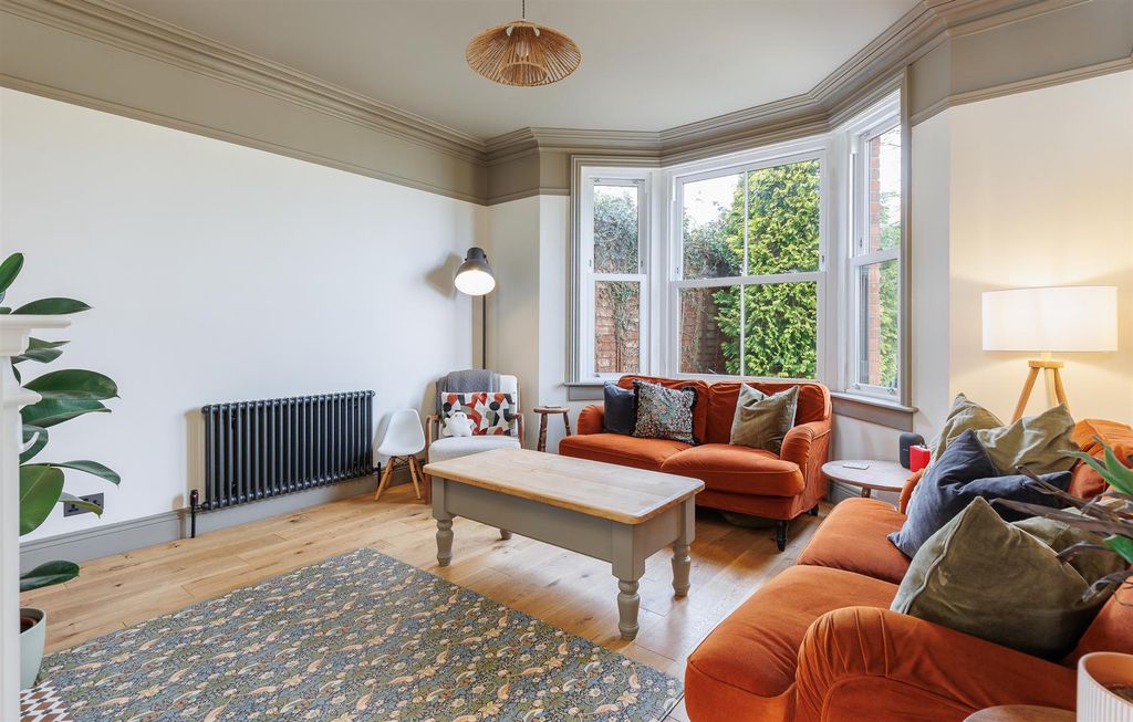 Property photo 2 of 14 Sitting Room