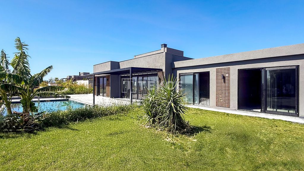 Property photo 1 of 34