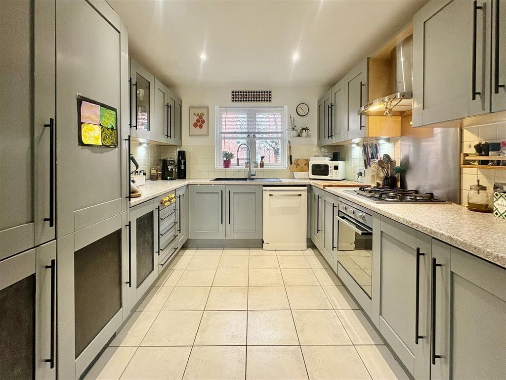 Property photo 2 of 20