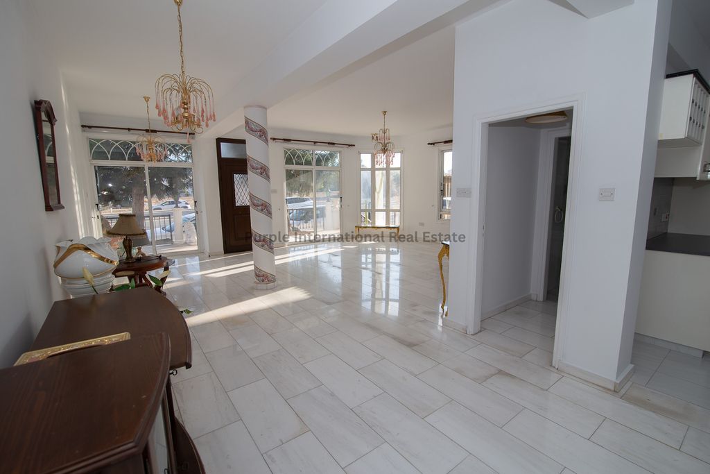 Property photo 1 of 33