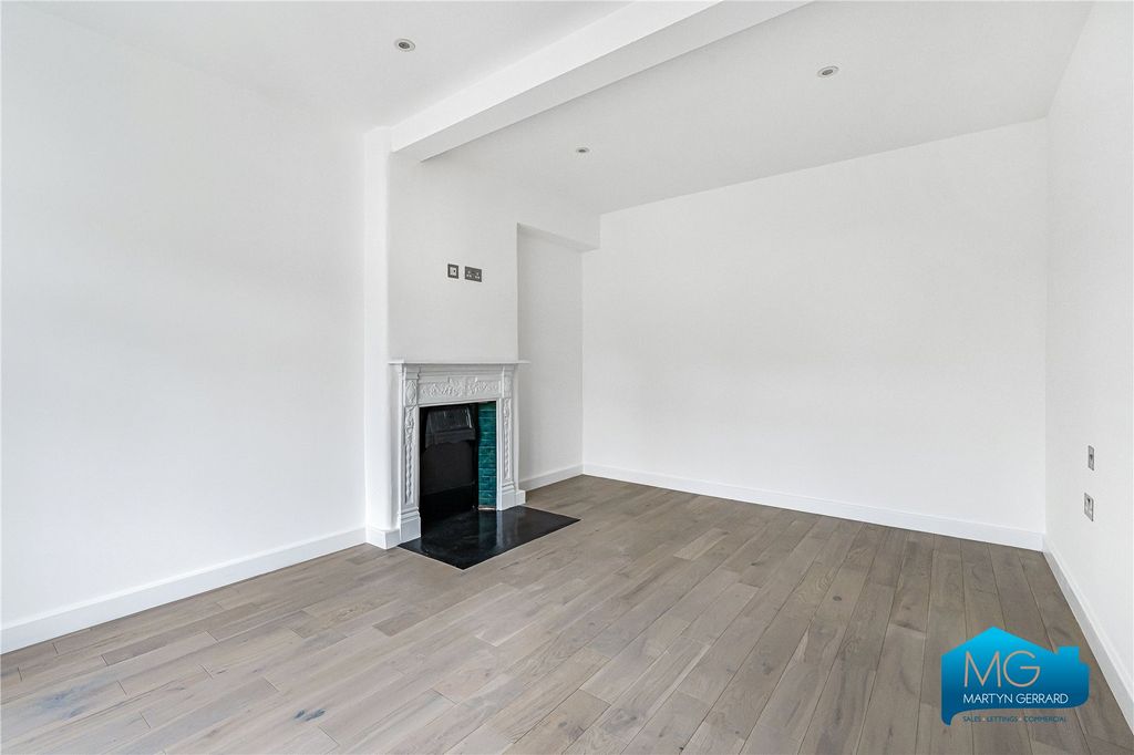 Property photo 2 of 24 Picture No. 12