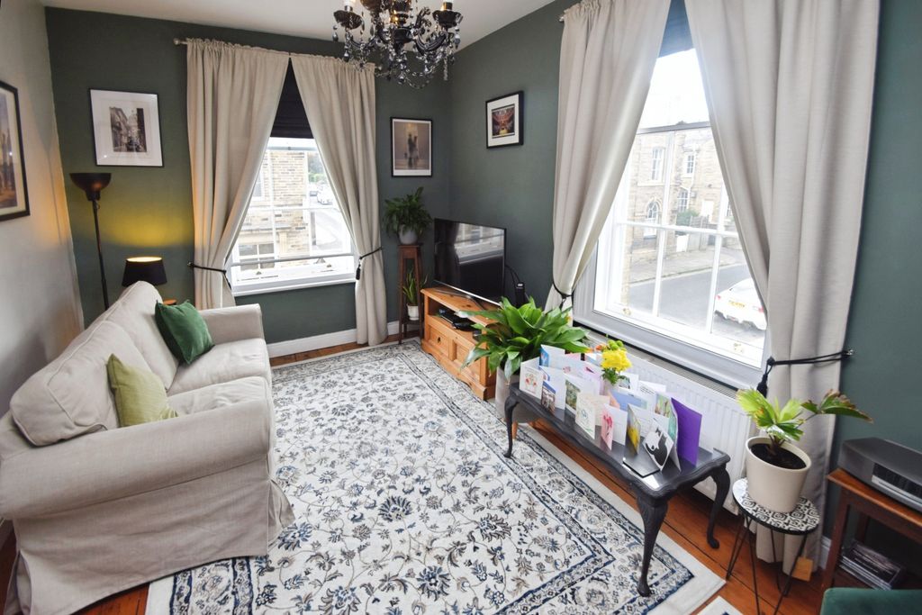 Property photo 3 of 16 87295053-Lounge 204