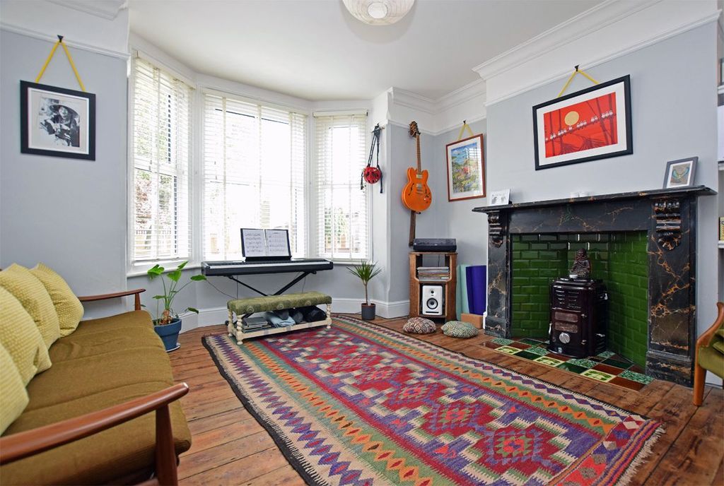 Property photo 2 of 11