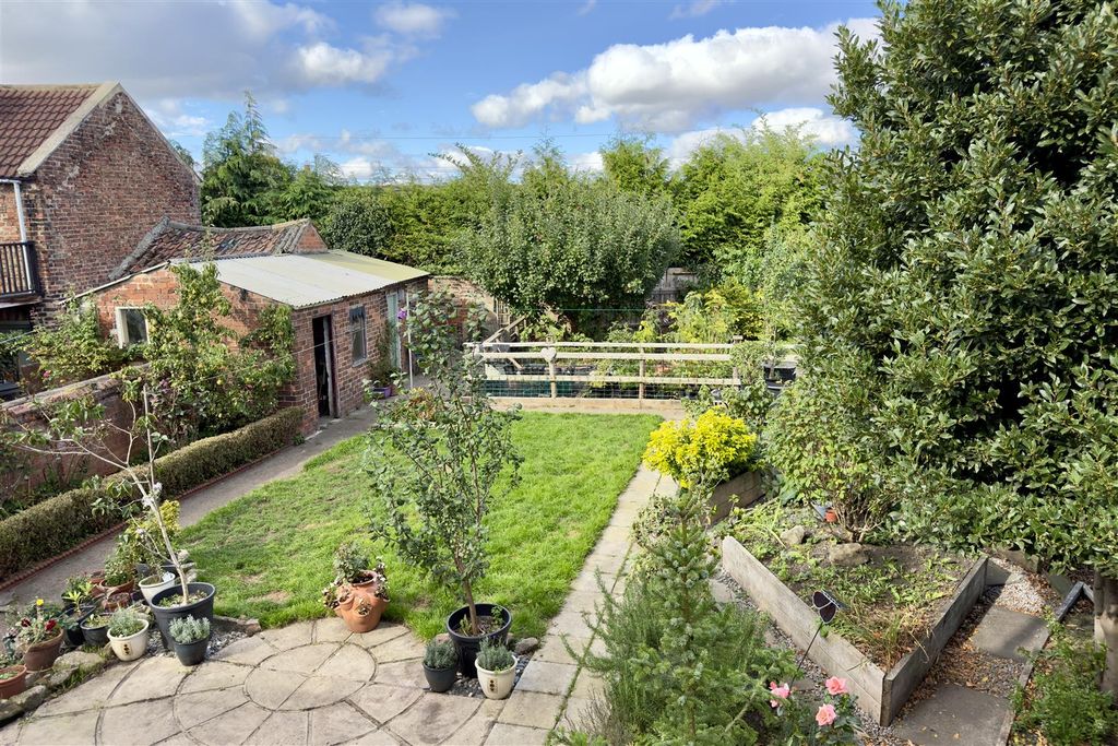 Property photo 3 of 23